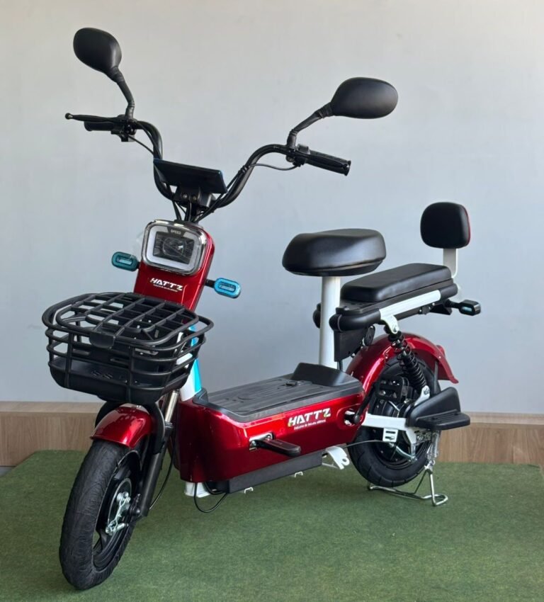 ⚡️Moto elétrica ZD 500⚡️ * Motor 500w de potência * ⁠autonomia até 45km por carga * ⁠leva 2 ocupantes * ⁠suporta até 180kg * ⁠sistema pedal assistido * ⁠cesta frontal * ⁠baterias nacionais (mais duração e qualidade) * ⁠sistema de alarme e ignição remota * ⁠iluminação toda em led * ⁠painel informativo * ⁠Não precisa de CNH * ⁠Não precisa emplacar * ⁠Categoria Autopropelido *Cores disponíveis:* * Preta * ⁠Branca * ⁠Vermelha * ⁠Prata